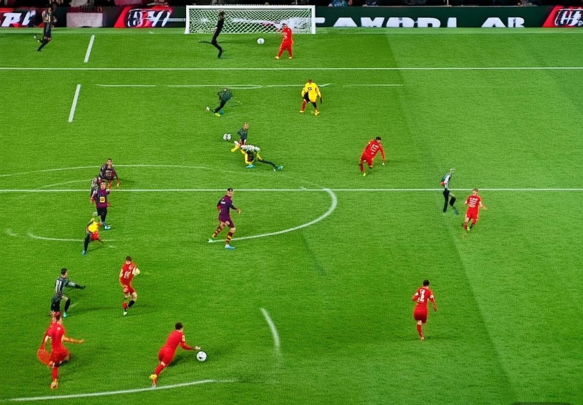 巴塞罗那对利物浦巅峰对决：战术亮点与球星表现解析(图4)