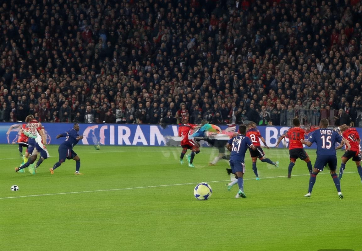 欧冠巅峰对决：拉什福德制胜，姆巴佩闪耀(图1)